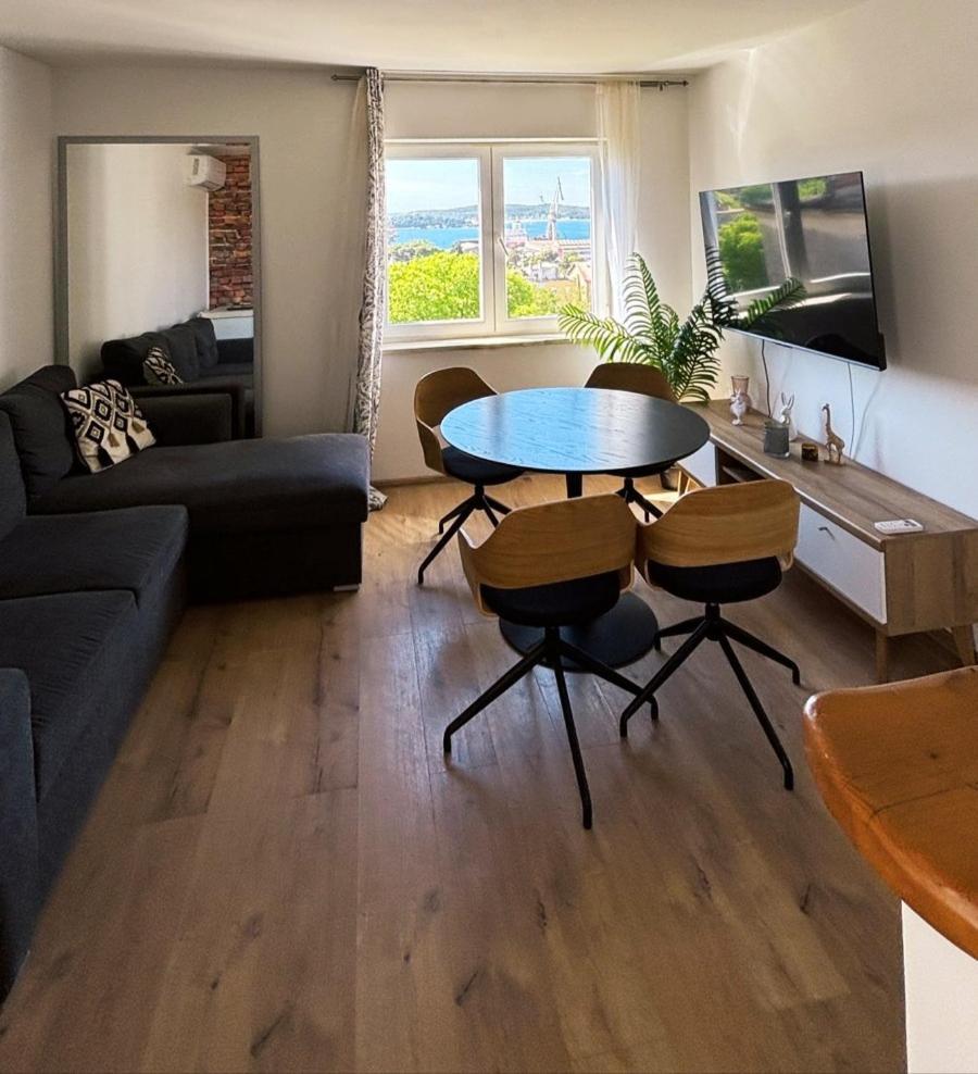 Ana Apartment Pula Exterior photo